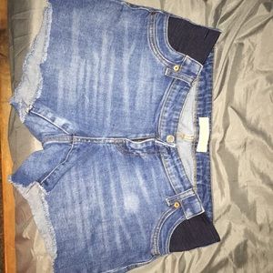 Gap maternity shorts